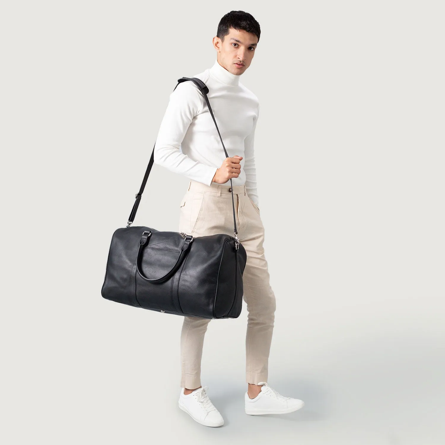 The Darrio Black Leather Duffle Bag