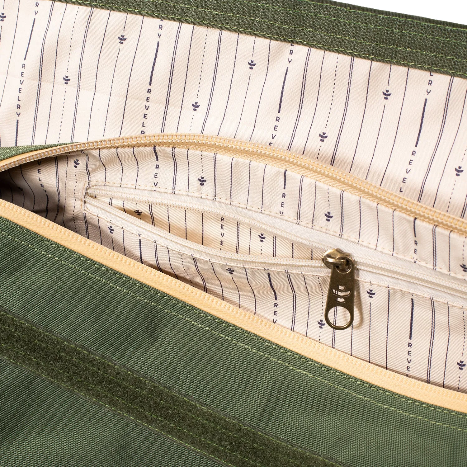 The Weekender - Smell Proof Medium Duffle